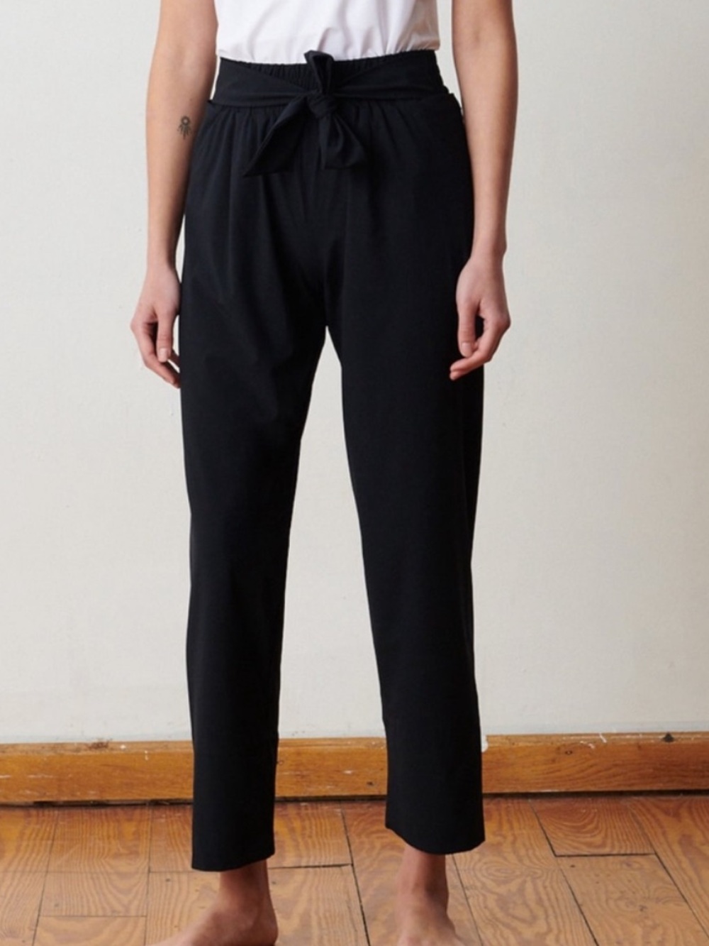 Aday Easy Days Pants Black Size Medium Tie Waist Travel Crop Pockets Comfort